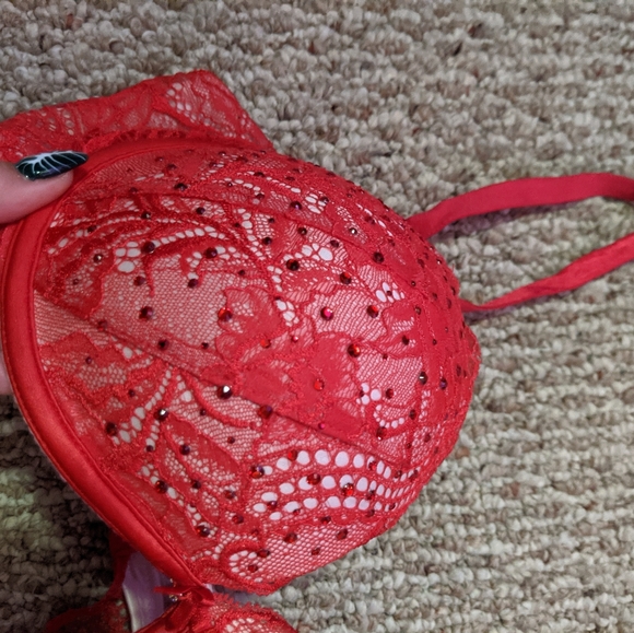 Victoria's Secret 36C Lacy Red Bra - Picture 4 of 5